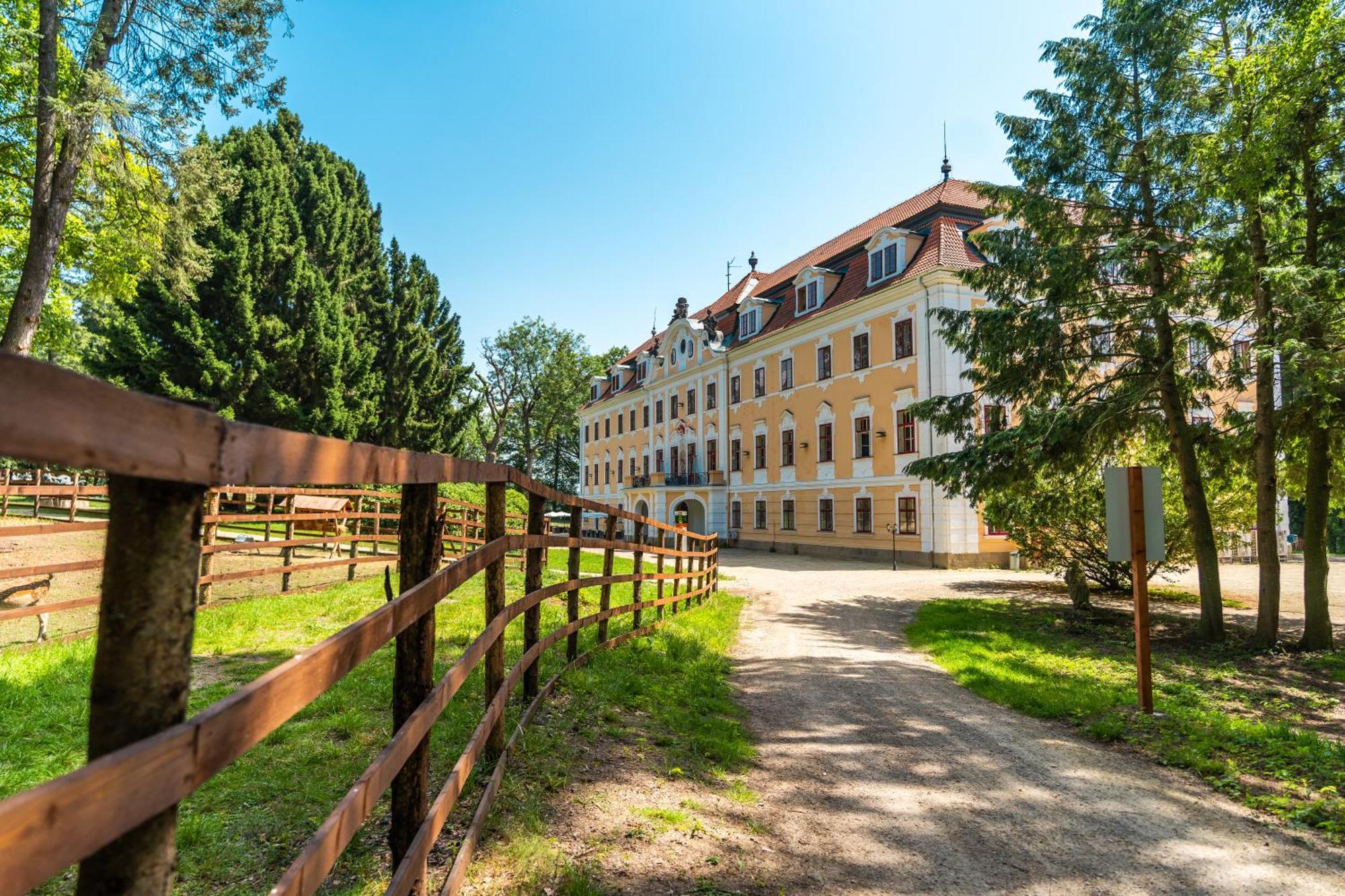 Zamek D'Este Chlum u Trebone Exterior foto